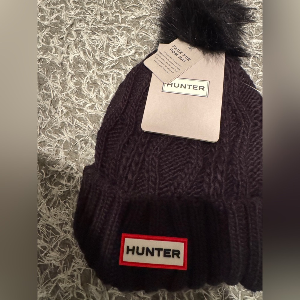 NWT Hunter Black Knit Beanie with Pom Fleece Lined Warm Cute - Picture 2 of 2